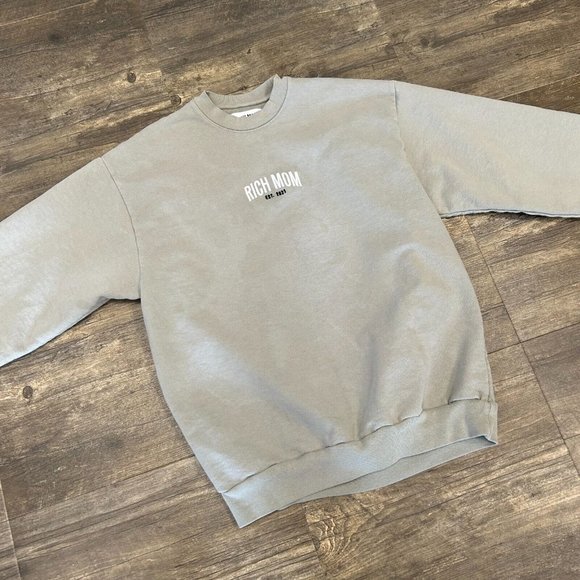 Rich Mom Essential Sweatshirt‎ Unisex Size Medium Crewneck Pullover - Picture 1 of 9